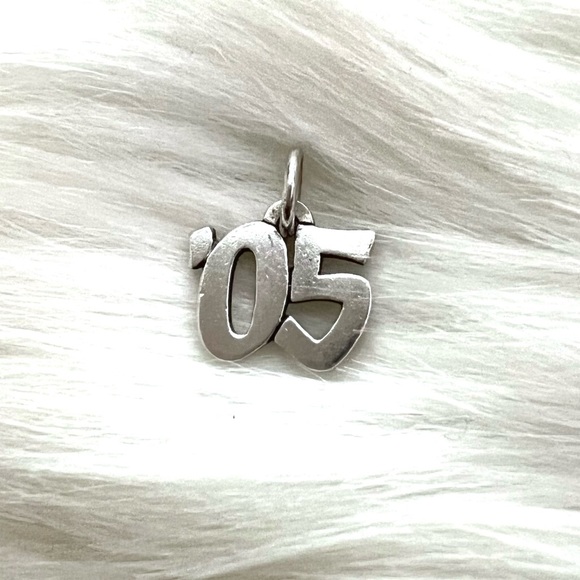 James Avery RARE ‘05 2005 year charm UNCUT - Picture 2 of 7